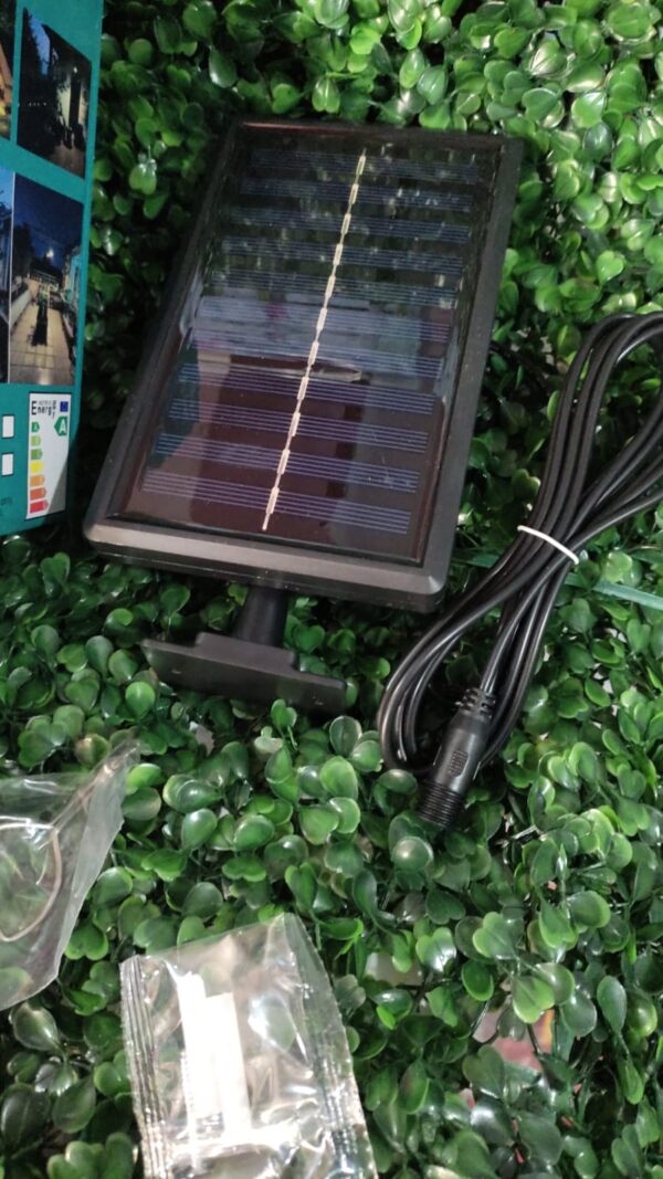 LAMPARA LED CON PANEL SOLAR SIMPLE - Imagen 4